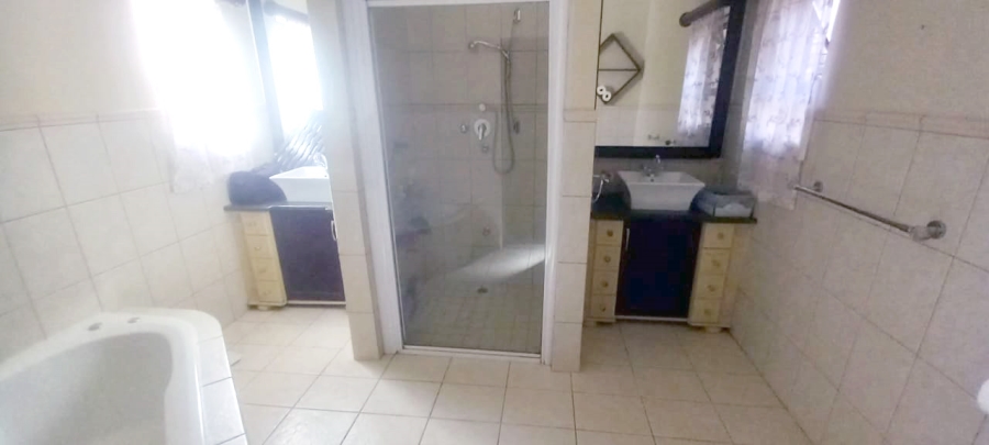 To Let 4 Bedroom Property for Rent in Riebeeckstad Free State